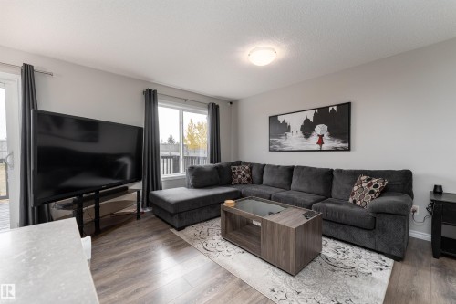 521 Ebbers Way, Edmonton, AB - Indoor Photo Showing Living Room
