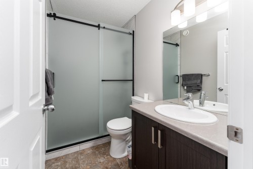 521 Ebbers Way, Edmonton, AB - Indoor Photo Showing Bathroom