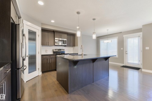 2328 Ware Crescent, Edmonton, AB - Indoor Photo Showing Kitchen With Upgraded Kitchen
