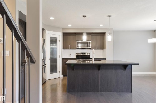 2328 Ware Crescent, Edmonton, AB - Indoor Photo Showing Kitchen