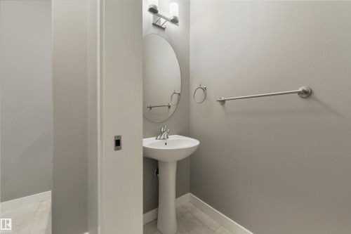 2328 Ware Crescent, Edmonton, AB - Indoor Photo Showing Bathroom