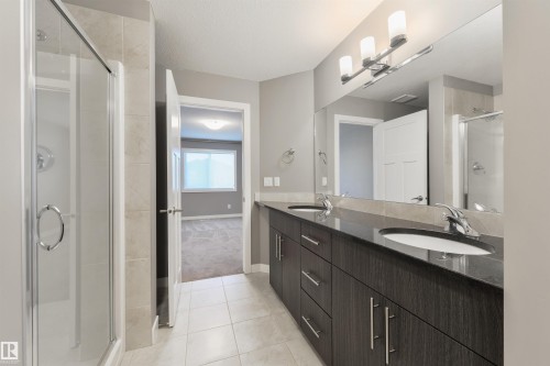 2328 Ware Crescent, Edmonton, AB - Indoor Photo Showing Bathroom