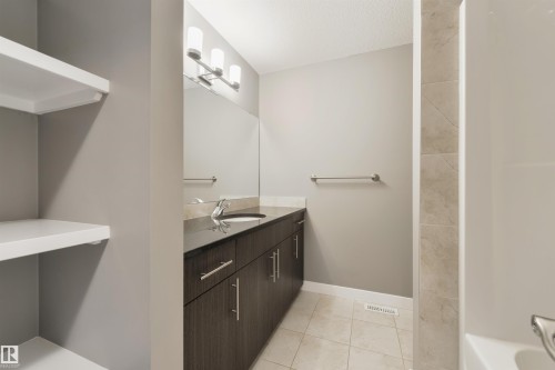 2328 Ware Crescent, Edmonton, AB - Indoor Photo Showing Bathroom