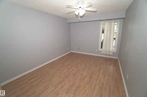 245 Surrey Gardens Gardens, Edmonton, AB - Indoor Photo Showing Other Room