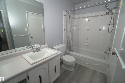 245 Surrey Gardens Gardens, Edmonton, AB - Indoor Photo Showing Bathroom
