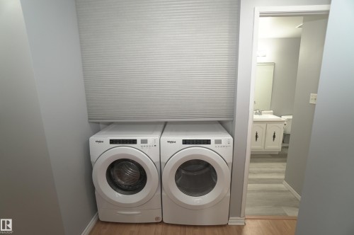 245 Surrey Gardens Gardens, Edmonton, AB - Indoor Photo Showing Laundry Room