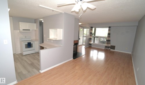 245 Surrey Gardens Gardens, Edmonton, AB - Indoor Photo Showing Kitchen