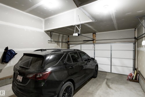 446 Roberts Crescent, Leduc, AB - Indoor Photo Showing Garage