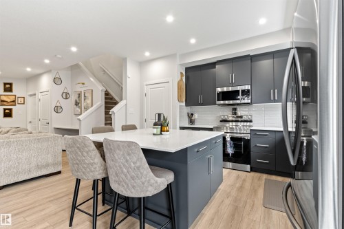 446 Roberts Crescent, Leduc, AB - Indoor Photo Showing Kitchen With Upgraded Kitchen