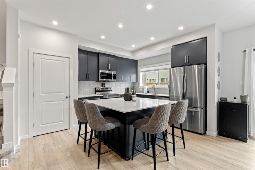 446 Roberts Crescent, Leduc, AB - Indoor Photo Showing Kitchen With Upgraded Kitchen