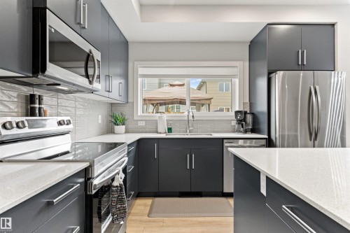 446 Roberts Crescent, Leduc, AB - Indoor Photo Showing Kitchen With Upgraded Kitchen