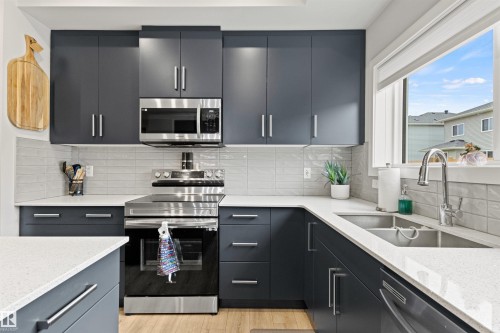446 Roberts Crescent, Leduc, AB - Indoor Photo Showing Kitchen With Double Sink With Upgraded Kitchen