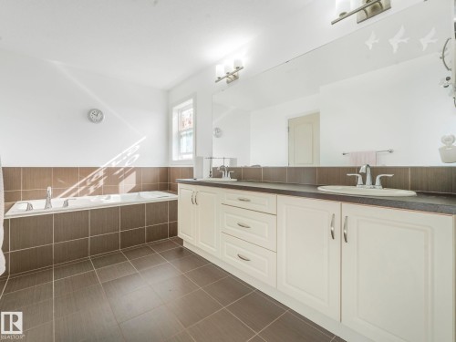 1004 Secord Promenade, Edmonton, AB - Indoor Photo Showing Bathroom