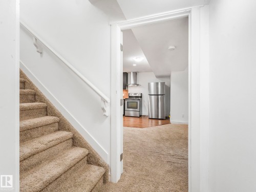 1004 Secord Promenade, Edmonton, AB - Indoor Photo Showing Other Room