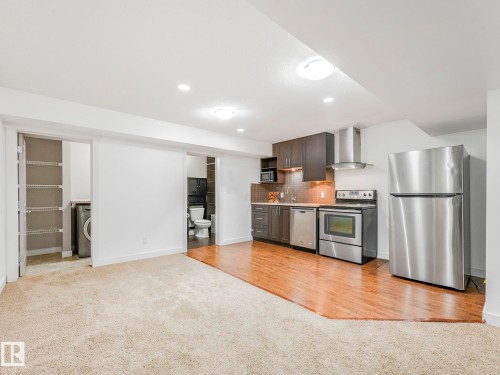 1004 Secord Promenade, Edmonton, AB - Indoor Photo Showing Kitchen
