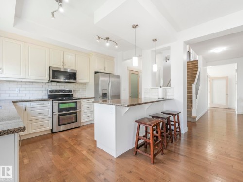 1004 Secord Promenade, Edmonton, AB - Indoor Photo Showing Kitchen With Upgraded Kitchen
