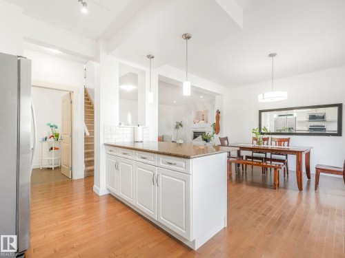 1004 Secord Promenade, Edmonton, AB - Indoor Photo Showing Kitchen