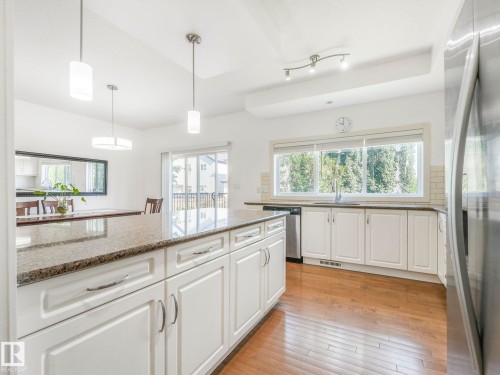 1004 Secord Promenade, Edmonton, AB - Indoor Photo Showing Kitchen With Upgraded Kitchen