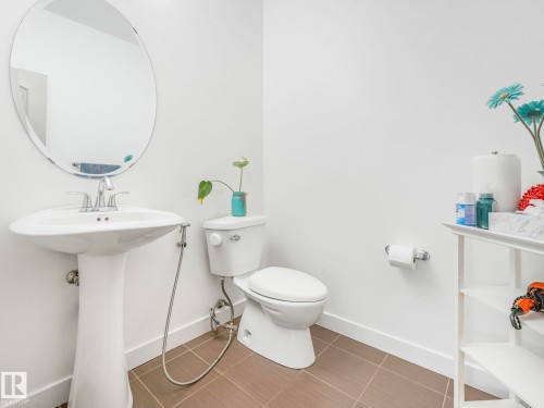 1004 Secord Promenade, Edmonton, AB - Indoor Photo Showing Bathroom