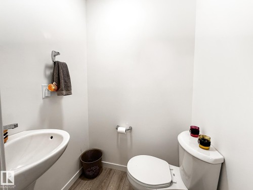 13 1025 Secord Promenade Promenade, Edmonton, AB - Indoor Photo Showing Bathroom