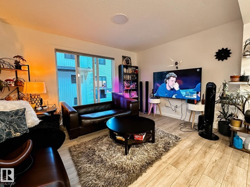 13 1025 Secord Promenade Promenade, Edmonton, AB - Indoor