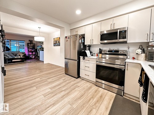 13 1025 Secord Promenade Promenade, Edmonton, AB - Indoor Photo Showing Kitchen