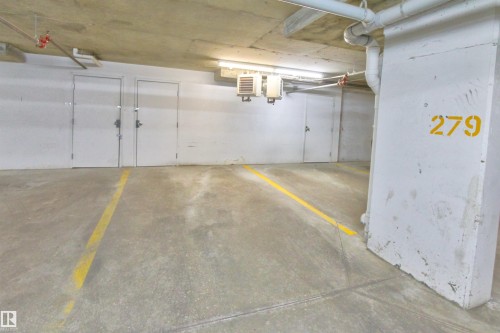 106 530 Watt Boulevard, Edmonton, AB - Indoor Photo Showing Garage