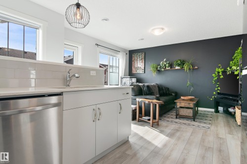 84 17832 78 Street, Edmonton, AB - Indoor Photo Showing Kitchen