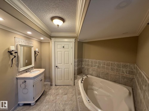 404 12028 103 Avenue, Edmonton, AB - Indoor Photo Showing Bathroom