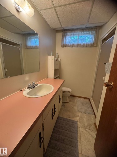 10212 105 Street, Westlock, AB - Indoor Photo Showing Bathroom