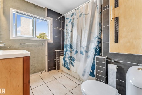 1303 37 Street, Edmonton, AB - Indoor Photo Showing Bathroom