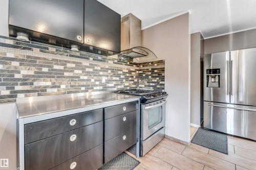1303 37 Street, Edmonton, AB - Indoor Photo Showing Kitchen With Stainless Steel Kitchen With Upgraded Kitchen