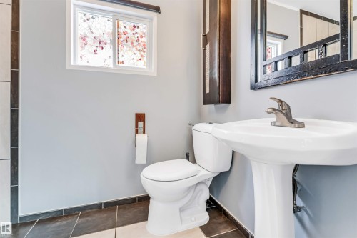 1303 37 Street, Edmonton, AB - Indoor Photo Showing Bathroom