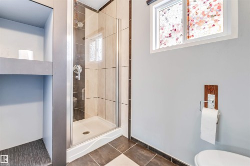 1303 37 Street, Edmonton, AB - Indoor Photo Showing Bathroom