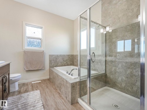 1224 25 Avenue, Edmonton, AB - Indoor Photo Showing Bathroom