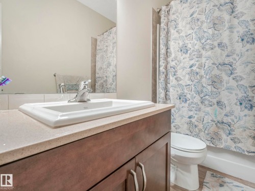 1224 25 Avenue, Edmonton, AB - Indoor Photo Showing Bathroom