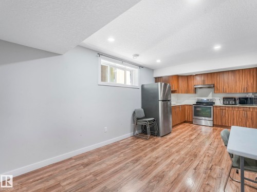 1224 25 Avenue, Edmonton, AB - Indoor Photo Showing Kitchen