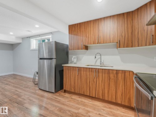 1224 25 Avenue, Edmonton, AB - Indoor Photo Showing Kitchen