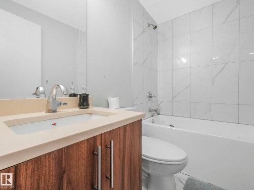 1224 25 Avenue, Edmonton, AB - Indoor Photo Showing Bathroom