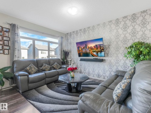 1224 25 Avenue, Edmonton, AB - Indoor Photo Showing Living Room