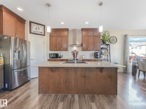 1224 25 Avenue, Edmonton, AB - Indoor Photo Showing Kitchen