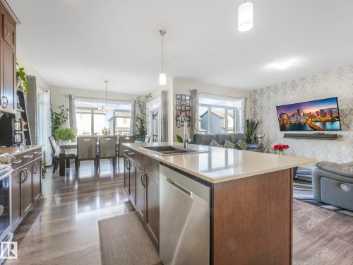 1224 25 Avenue, Edmonton, AB - Indoor Photo Showing Kitchen With Upgraded Kitchen