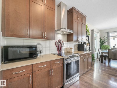 1224 25 Avenue, Edmonton, AB - Indoor Photo Showing Kitchen