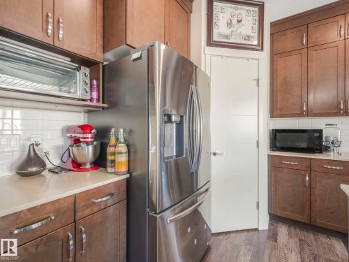 1224 25 Avenue, Edmonton, AB - Indoor Photo Showing Kitchen
