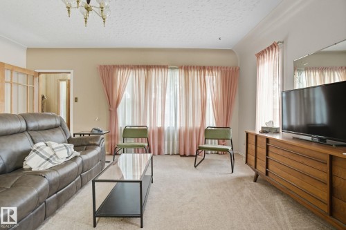 12414 88 Street, Edmonton, AB - Indoor Photo Showing Living Room