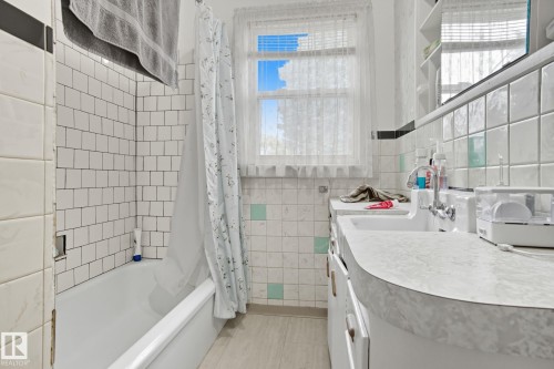 12414 88 Street, Edmonton, AB - Indoor Photo Showing Bathroom