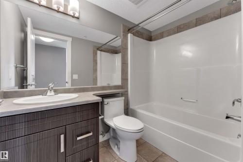 319 3670 139 Avenue, Edmonton, AB - Indoor Photo Showing Bathroom