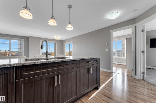 319 3670 139 Avenue, Edmonton, AB - Indoor Photo Showing Kitchen