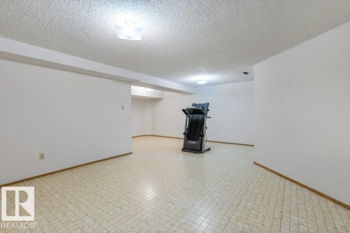 10646 153 Avenue, Edmonton, AB - Indoor Photo Showing Other Room
