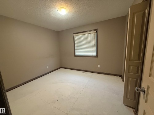 6007 5 Avenue, Edmonton, AB - Indoor Photo Showing Other Room